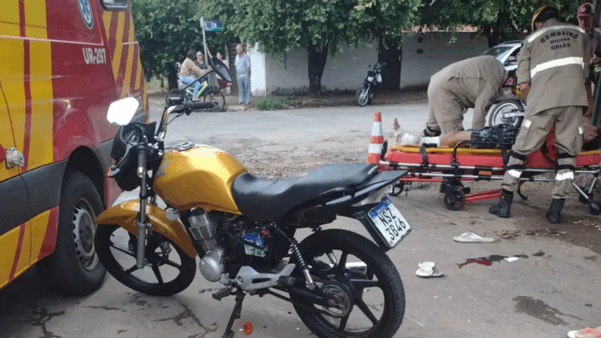 Motociclista fica gravemente ferido após colisão entre moto e carro no leste de Goianésia