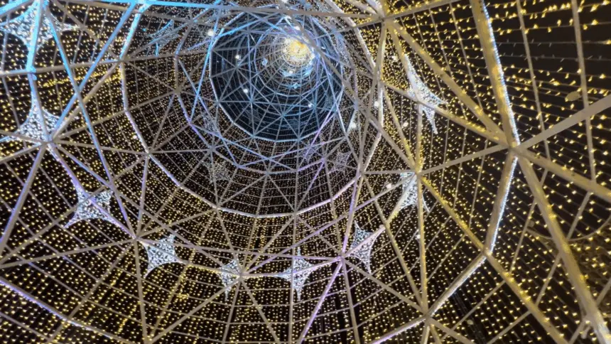 Natal Luz Goianésia 2025 tem início com acendimento da Árvore Encantada