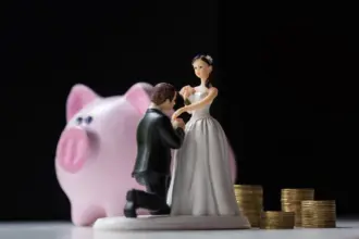 Pensando em casar? Saiba como se planejar financeiramente