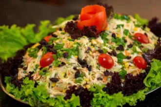 7 receitas incríveis de salada de salpicão para o Natal