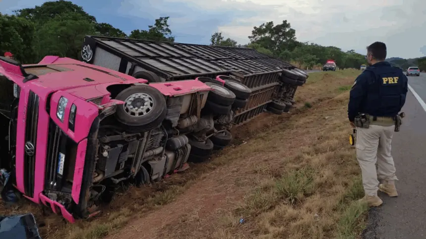 Três pessoas morrem em acidentes nas rodovias federais de Goiás durante o fim de semana Três pessoas morrem em acidentes nas rodovias federais de Goiás durante o fim de semana
