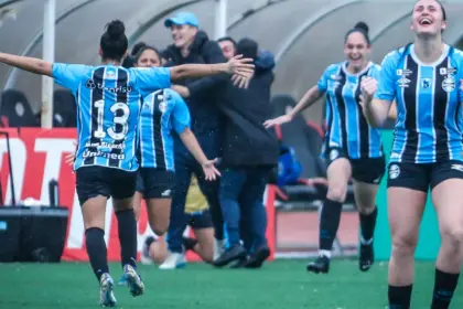 Com emoção, Grêmio e Flamengo avançam à final da Copinha Feminina