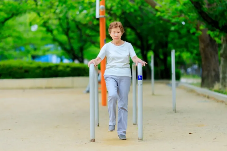 5 exercícios para idosos manterem a mobilidade nas festas de fim de ano