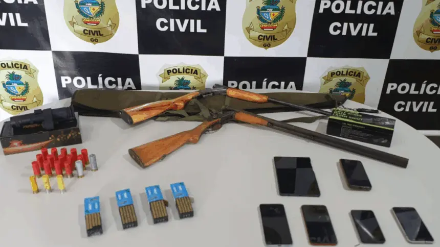 PC cumpre mandado e apreende armas de fogo, munições e aparelhos eletrônicos em Niquelândia