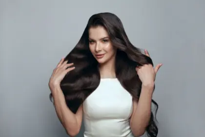 Cabelo muda a cada 7 anos? Entenda o mito e o que altera os fios