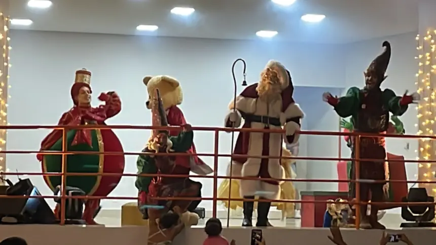 Papai Noel é recebido com festa e emociona famílias em Goianésia