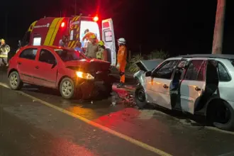 Colisão frontal entre dois carros deixa 5 feridos na saída oeste de Goianésia