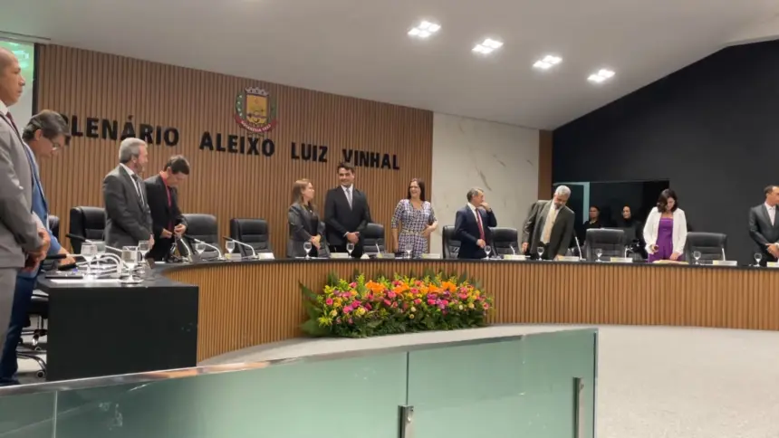 Câmara realiza homenagens com entrega de Comenda e Título de Cidadão