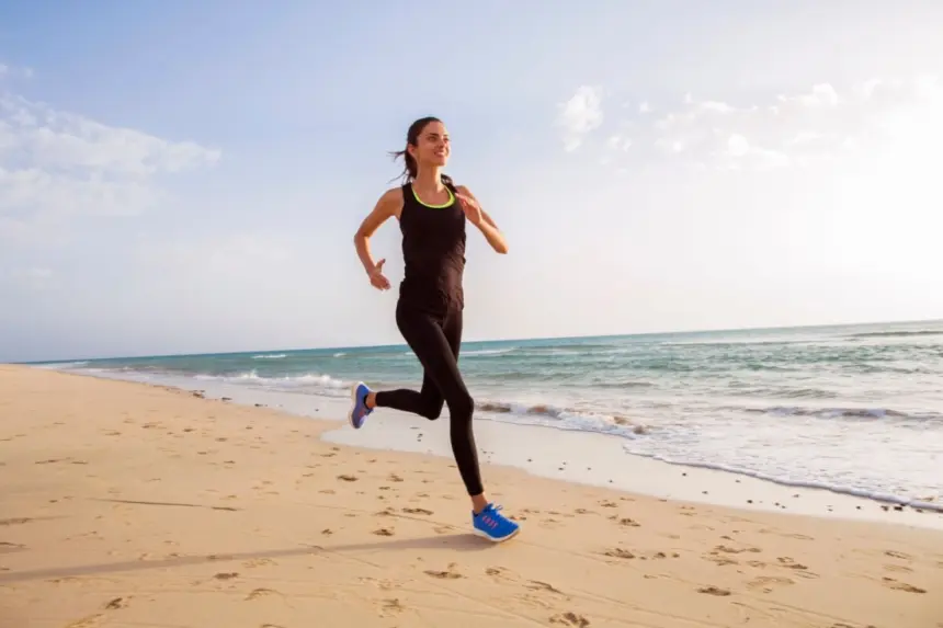 Saiba como treinar ou correr na praia sem se machucar