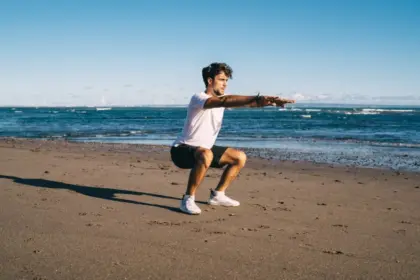 5 exercícios sem equipamentos para manter a massa muscular durante as férias