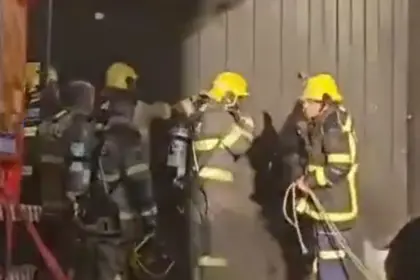 Explosão em supermercado deixa bombeiros feridos