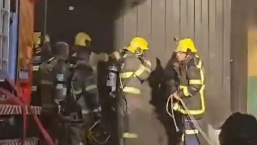 Explosão em supermercado deixa bombeiros feridos