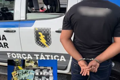 Força Tática prende homem por tráfico de drogas no Bairro Nova Fiíca