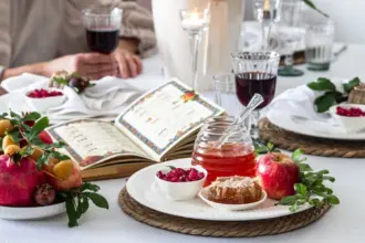 Ceia de Ano-Novo mágica: veja como usar itens e alimentos alinhados à força de Marte