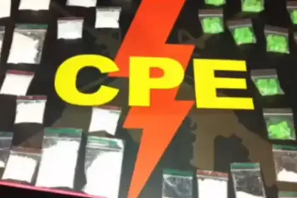 Mulher é presa por tráfico ao ser pega com porções de cocaína e comprimidos de ecstasy