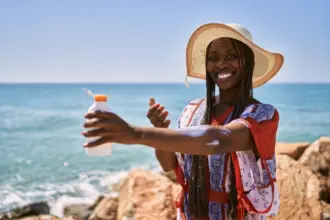 Proteja a pele do sol: 6 dicas para aproveitar o verão com segurança