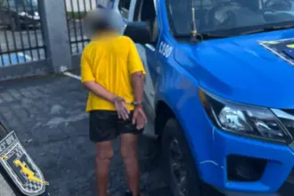 Mulher usa força física para roubar celular de idoso no norte de Goianésia e acaba presa pela PM