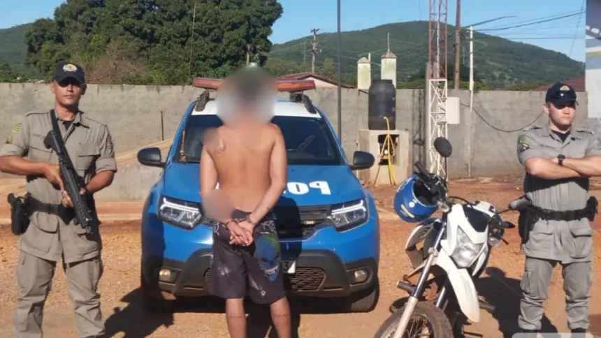 Polícia recupera veículo furtado e conduz suspeito por receptação em Barro Alto Polícia recupera veículo furtado e conduz suspeito por receptação em Barro Alto