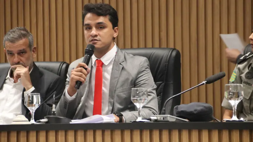 Por iniciativa do presidente Professor Hiago, Câmara aprova reajuste de 25% aos servidores do Legislativo