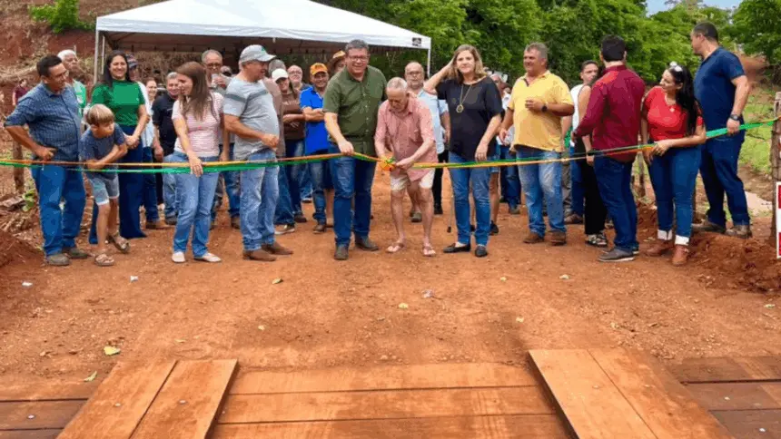Prefeitura de Goianésia entrega nova ponte na região do Guará, que dá acesso à Natinópolis