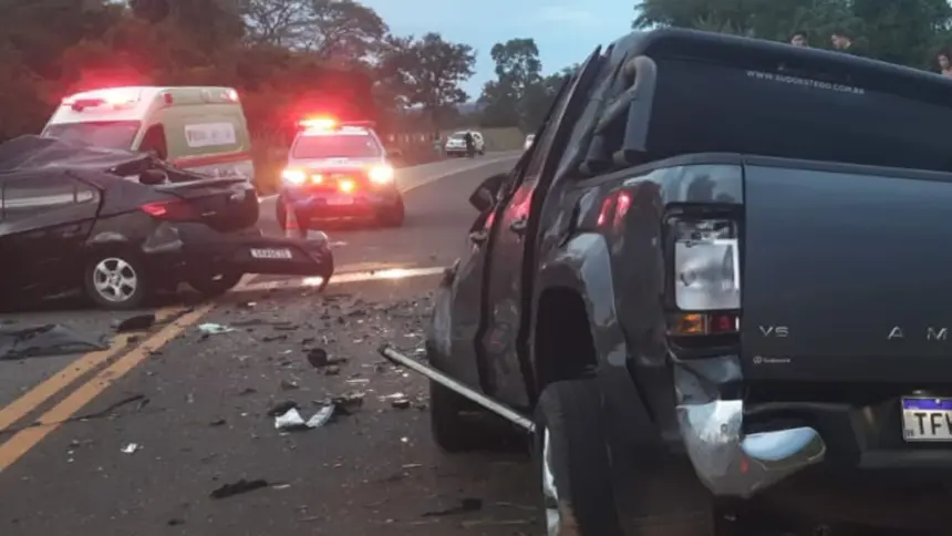 Quatro pessoas morrem em grave acidente na GO-164; três são policiais