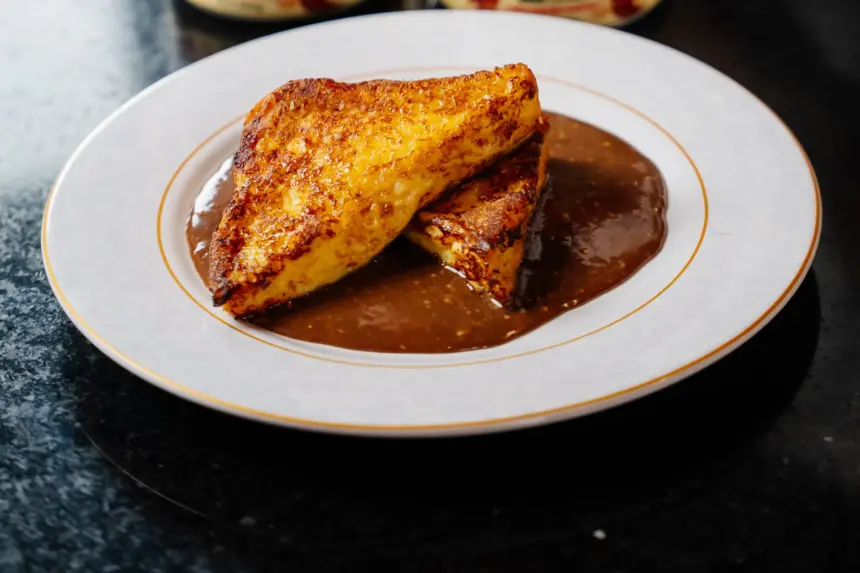 Veja receita de rabanada com creme inglês e pasta de amendoim do chef Henrique Fogaça Veja receita de rabanada com creme inglês e pasta de amendoim do chef Henrique Fogaça