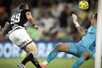 Rayan e Vegetti decidem e Vasco sai em vantagem na Copa do Brasil