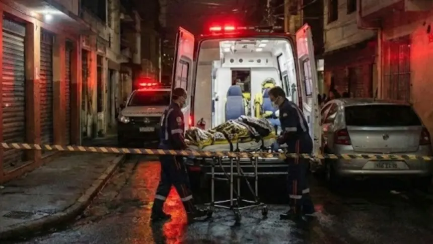 Homem é baleado na cabeça durante tentativa de homicídio em bar