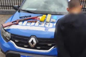 Polícia prende suspeito por tráfico de drogas e posse ilegal de arma