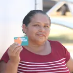 Escrituras e cartões do Aluguel Social são entregues à população no Nordeste goiano