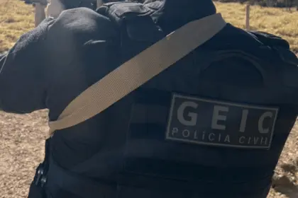 PCGO prende homem em flagrante por extorquir ex-companheiros para não divulgar imagens íntima