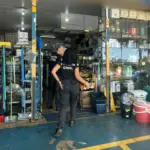 Polícia Civil cumpre buscas em empresa e investiga possível homicídio culposo; vítima morreu após descarga elétrica ao usar enceradeira