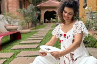 Rosa CanaBrasil usa a ancestralidade para compor suas peças e adereços