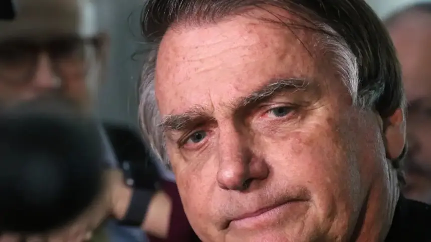 Por decisão do STF, Bolsonaro é transferido da PF para a Papudinha