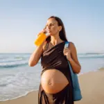 5 cuidados essenciais que toda grávida deve ter na praia