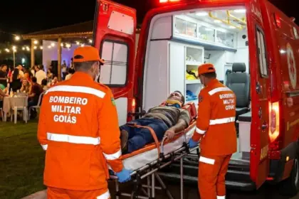 Homem sofre tentativa de homicídio durante festa ao ser esfaqueado no pescoço