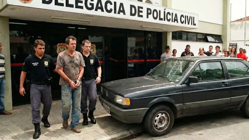 Homem é preso por embriaguez ao volante após estacionar em frente à delegacia