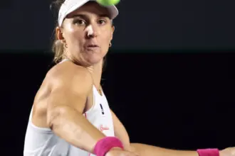 Bia Haddad cai na estreia e dupla de Stefani avança no WTA de Adelaide