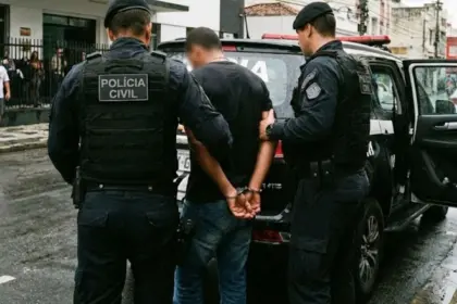 Polícia prende condenado por estupro de vulnerável e apreende arma de fogo