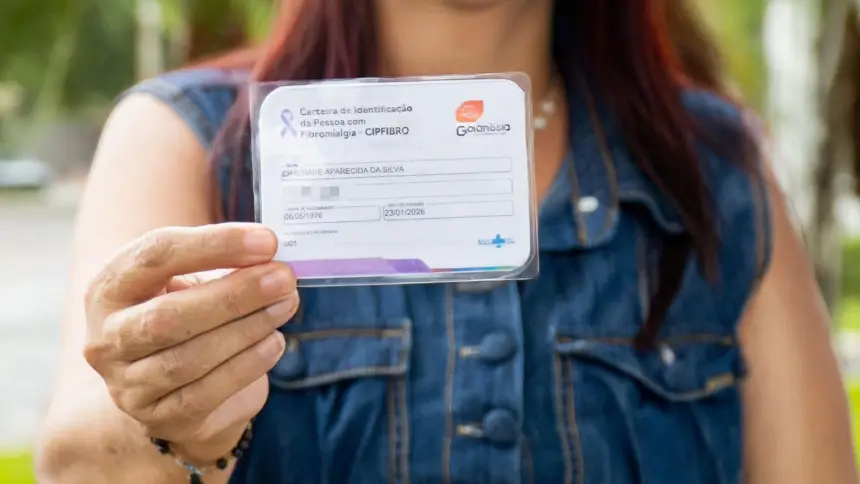 Prefeitura de Goianésia garante direitos de pessoas com fibromialgia com entrega de carteirinhas