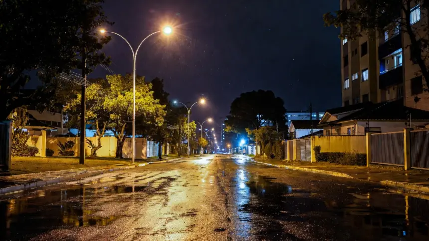 Quem cuida da iluminação pública? Quem cuida da iluminação pública?