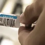 Após cinco anos de vacinação, covid recua, mas ainda preocupa