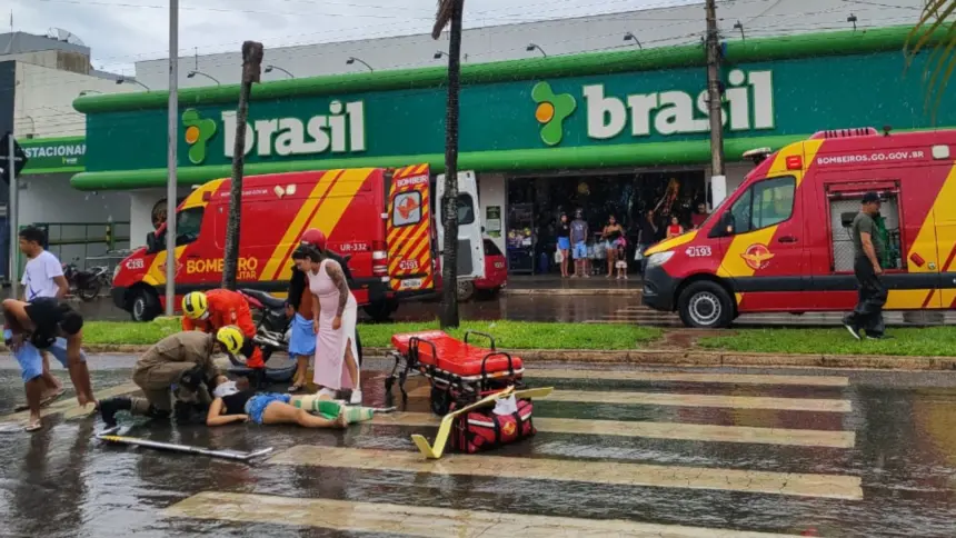 Acidente entre duas motocicletas deixa três feridos na Avenida Goiás, no norte de Goianésia