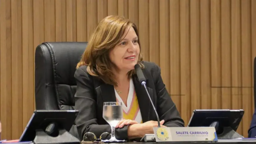 Vereadora Salete Carrilho propõe escolinha de futebol no Jardim Esperança