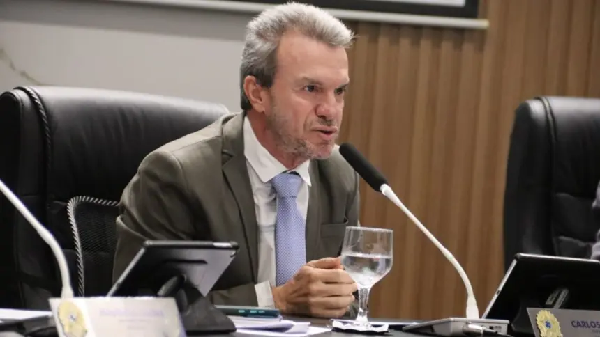 Vereador Carlos Veículos solicita instalação de lombada eletrônica na Avenida Contorno