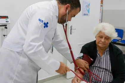 Vírus sincicial também traz risco para idosos, alertam especialistas