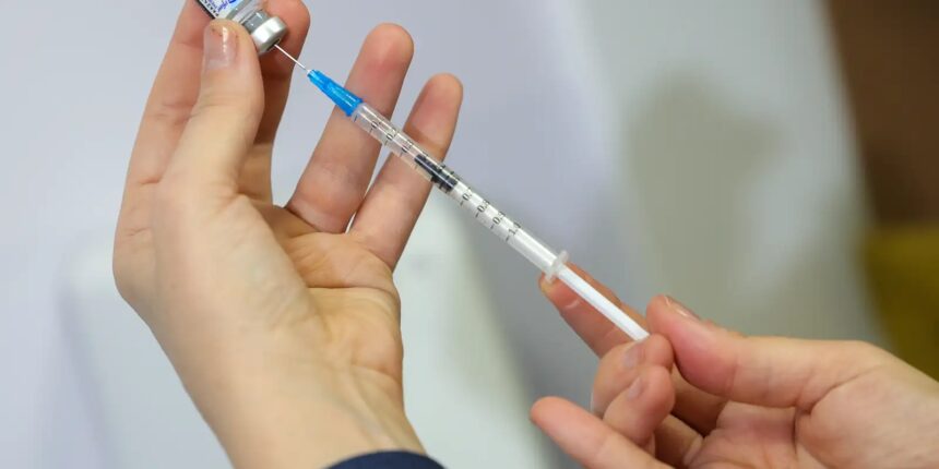 Vacina da gripe não aumenta risco da doença, alerta ministério