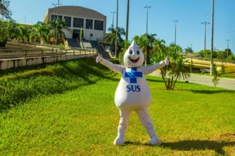 Zé Gotinha vai a Aparecida e Trindade para incentivar a vacinação