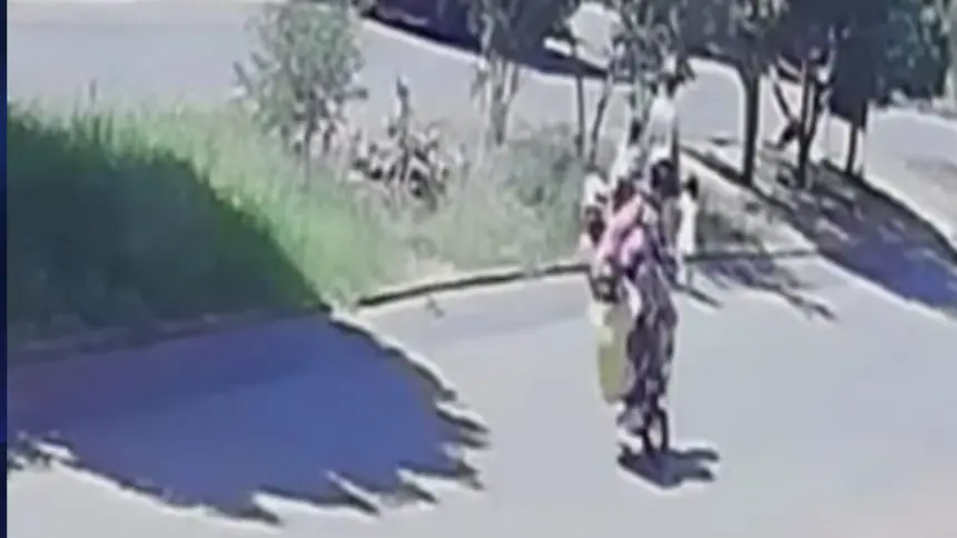 Jovem é preso após empinar moto, atropelar grávida e duas crianças